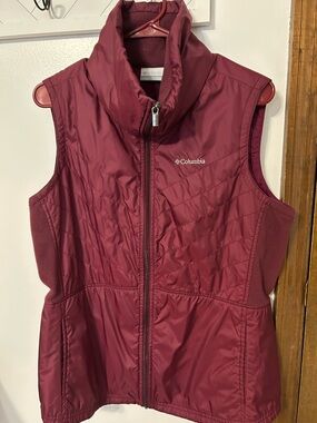 Columbia Women's Quilted Wine Red Insulated Vest